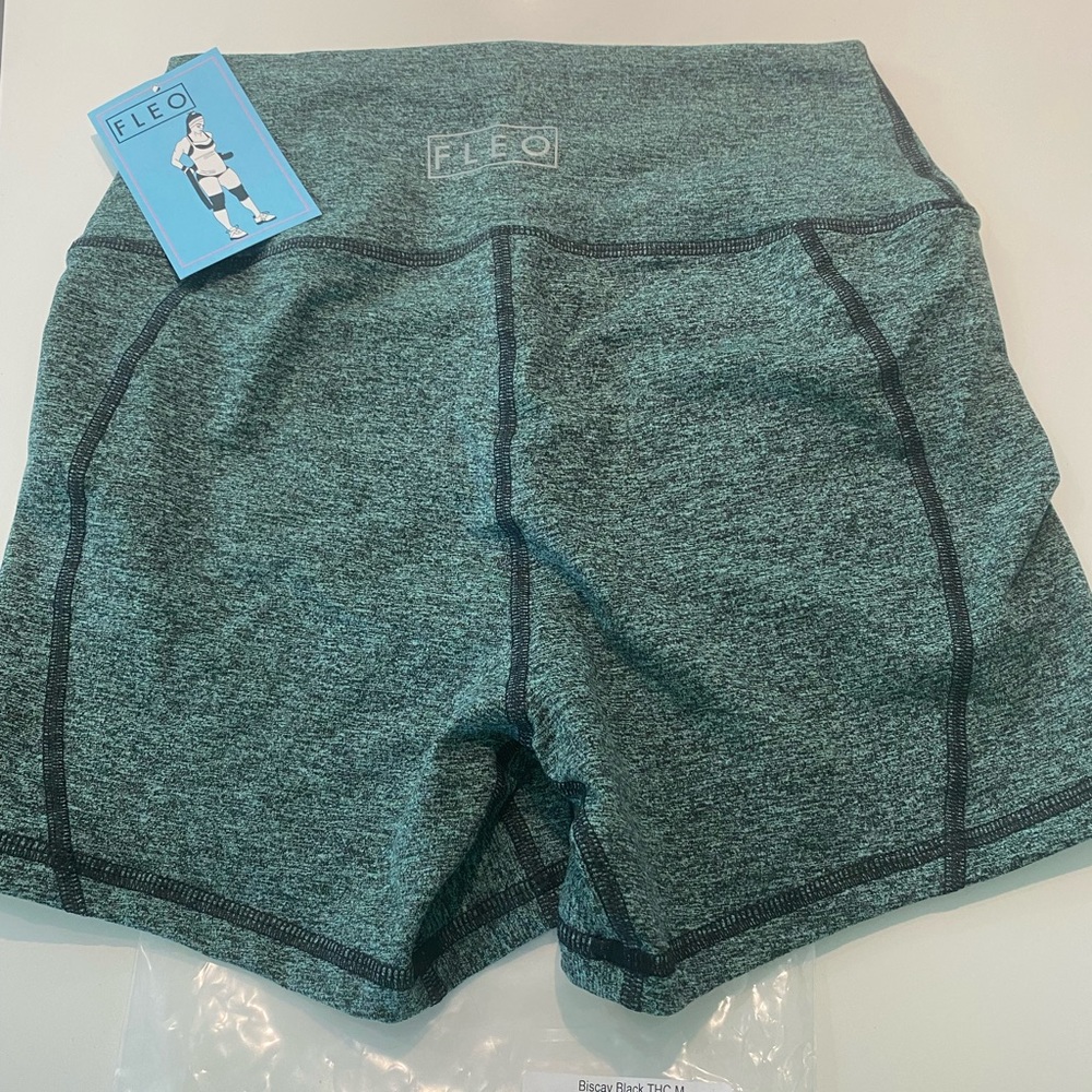 Fleo size medium biscay black true high contour. New with tags.